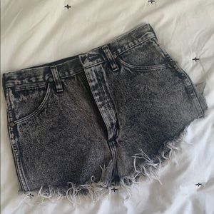 Wrangler high waisted shorts- fits waist 26